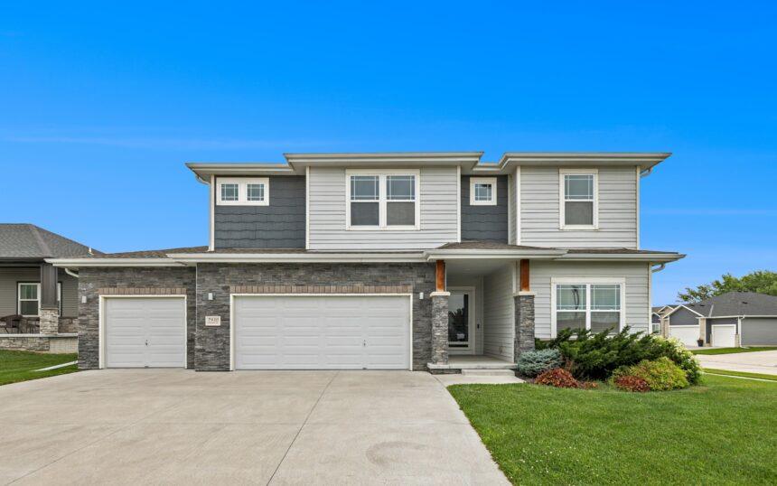 7930 Maxine Dr
